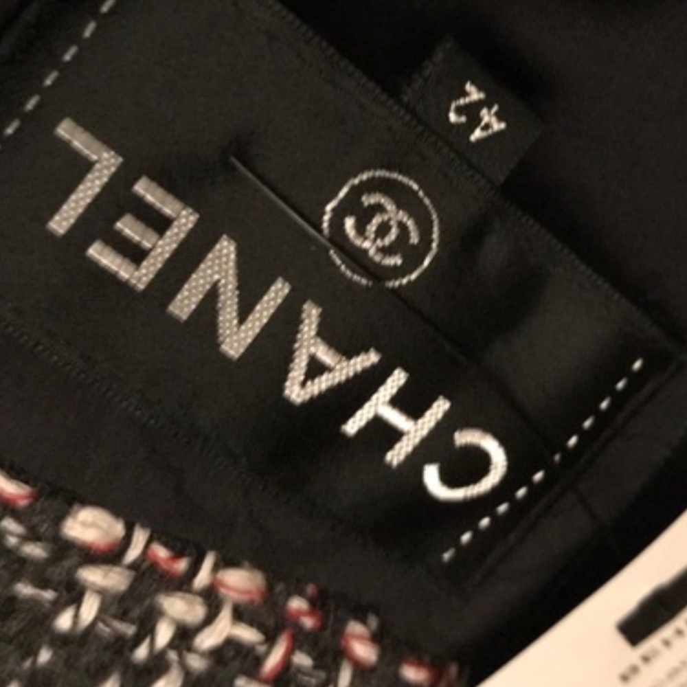 Like new chanel tweed dress - Picture 7 of 12